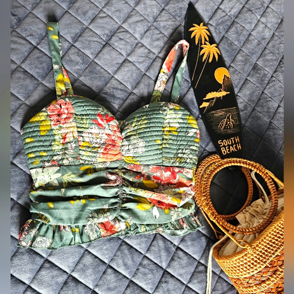 B.O.G (Band of Gypsies)Collective Green Floral Crop Top